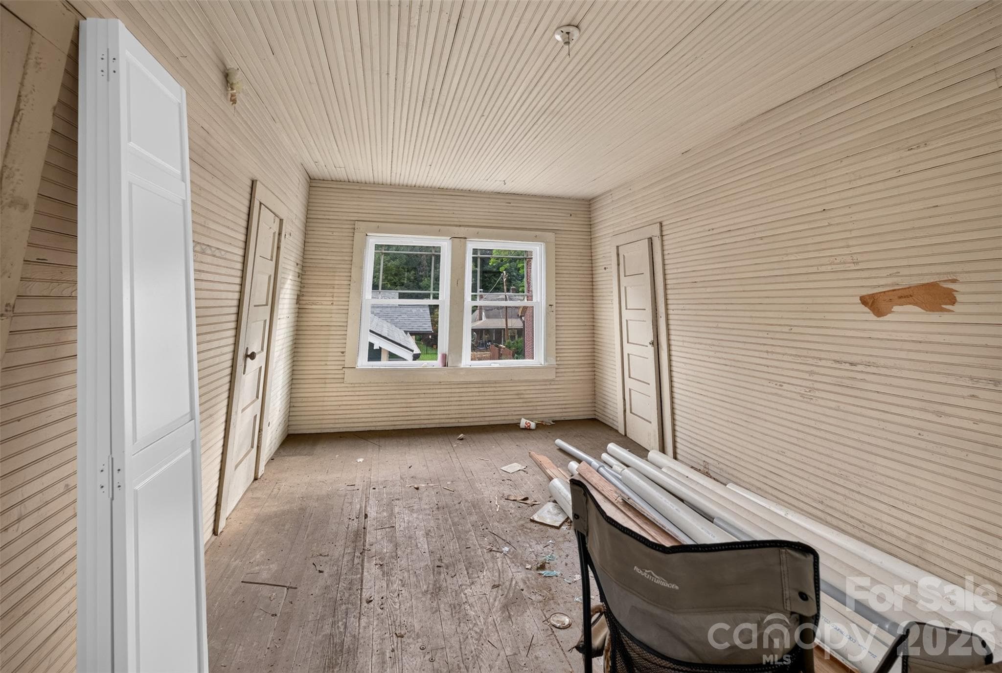 Unfinished room above the garage - 217 Norwood Street SW, Lenoir