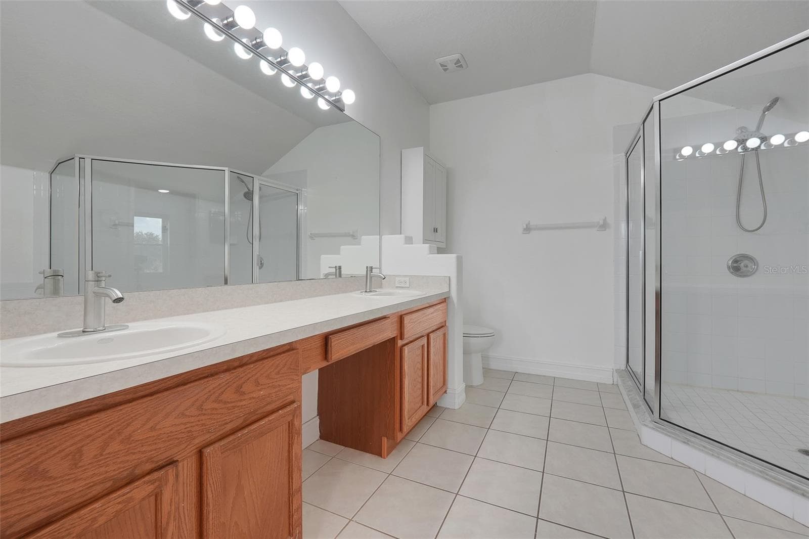 Upstairs master bedroom bathroom - 16740 GLENBROOK BLVD, CLERMONT