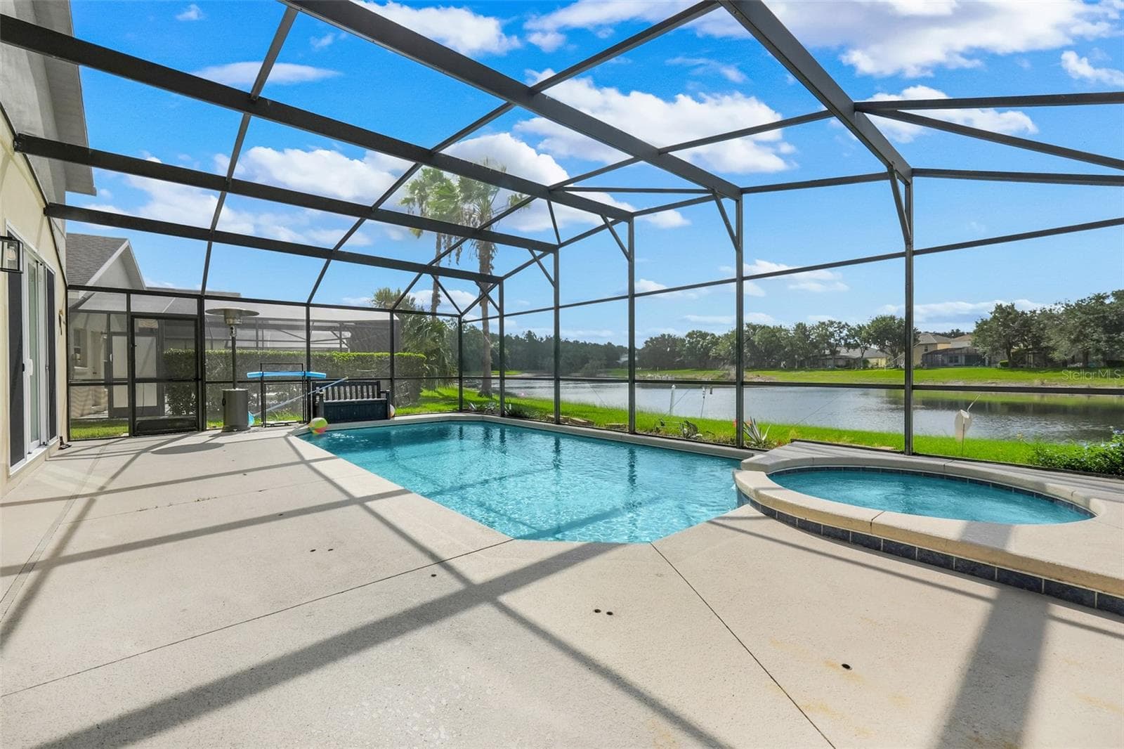 Pool/spa area overlooking water - 16740 GLENBROOK BLVD, CLERMONT