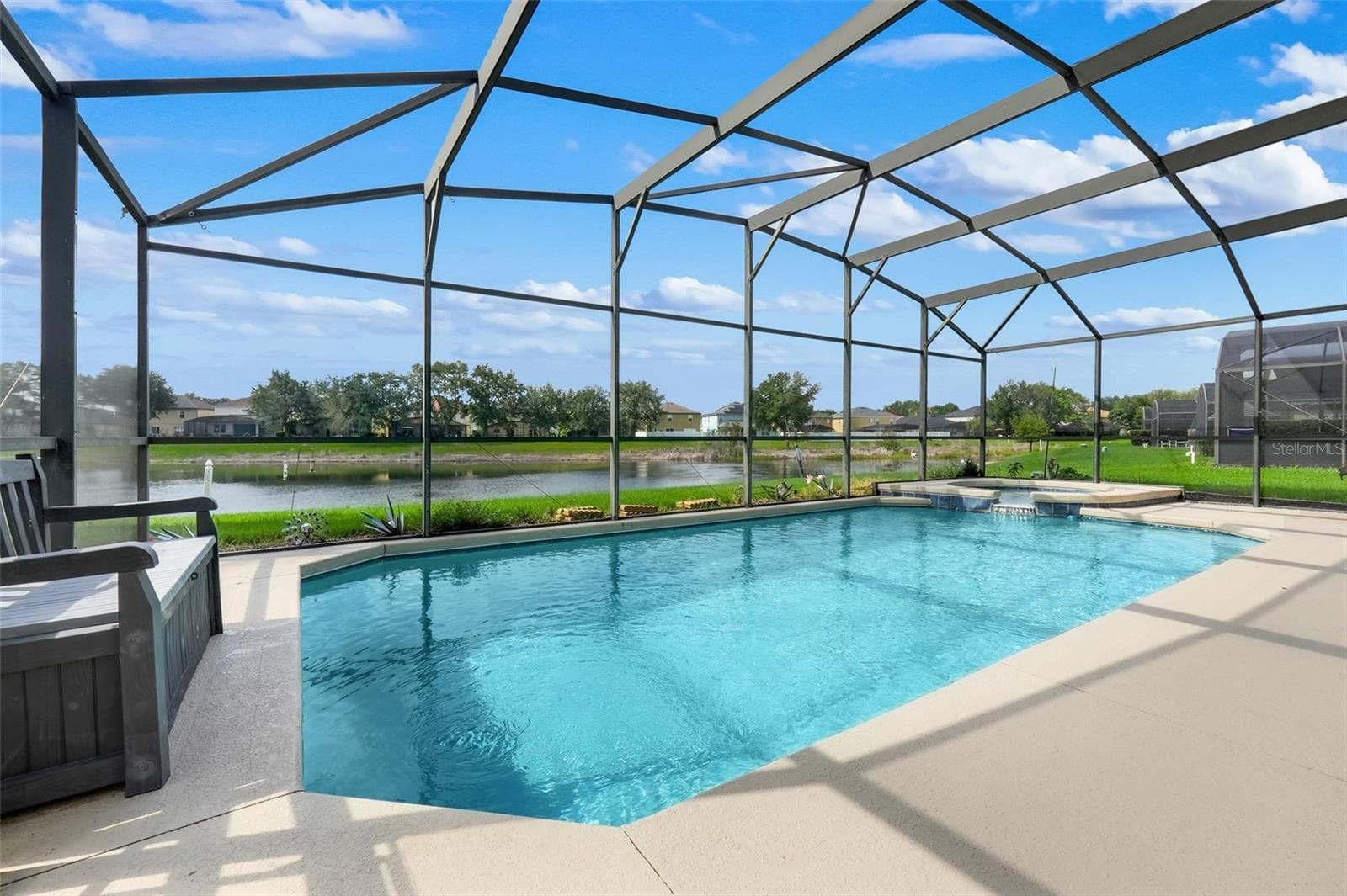 Pool/spa overlooking small lake. All new screens. - 16740 GLENBROOK BLVD, CLERMONT