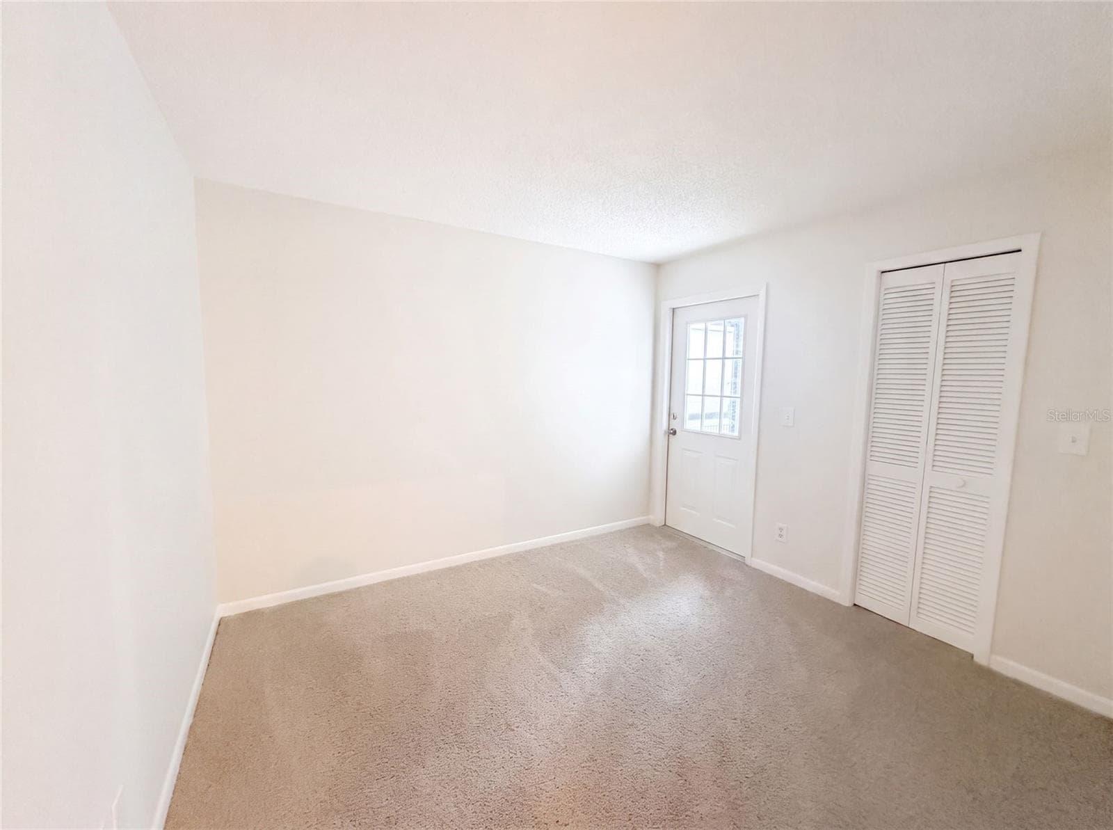 Single Family Residence at 8613 COTTONWAY LN, TAMPA, photo 4 of 17