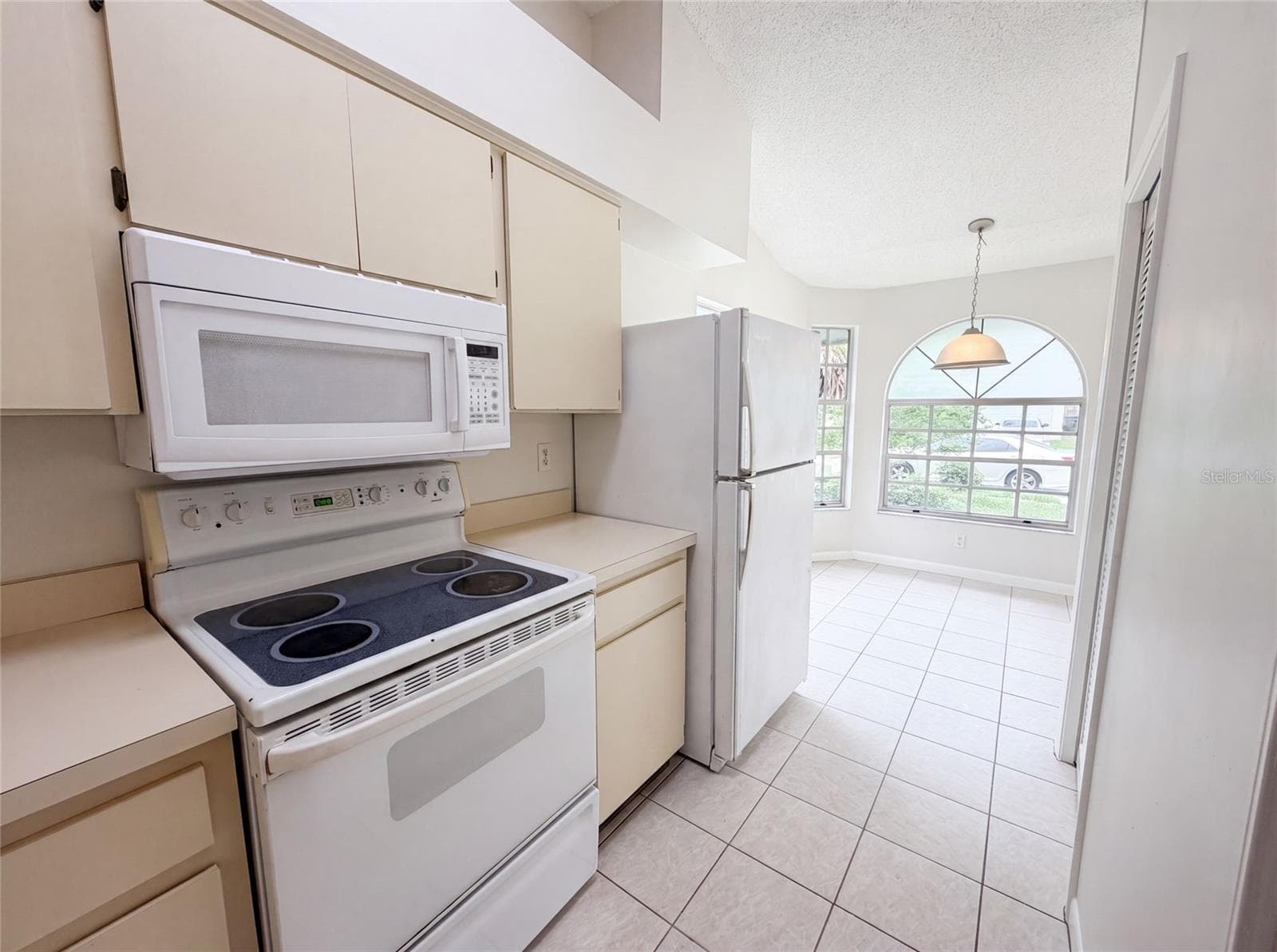 Single Family Residence at 8613 COTTONWAY LN, TAMPA, photo 8 of 17