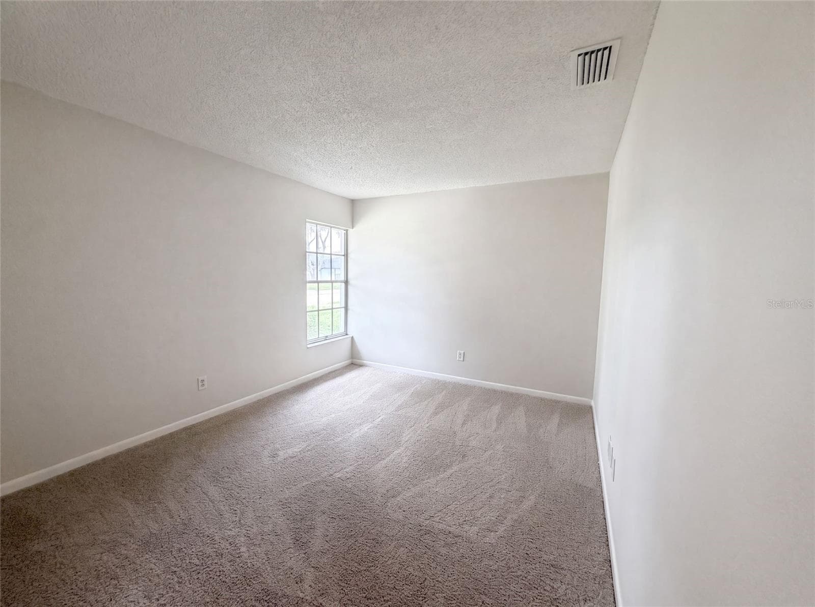 Single Family Residence at 8613 COTTONWAY LN, TAMPA, photo 9 of 17