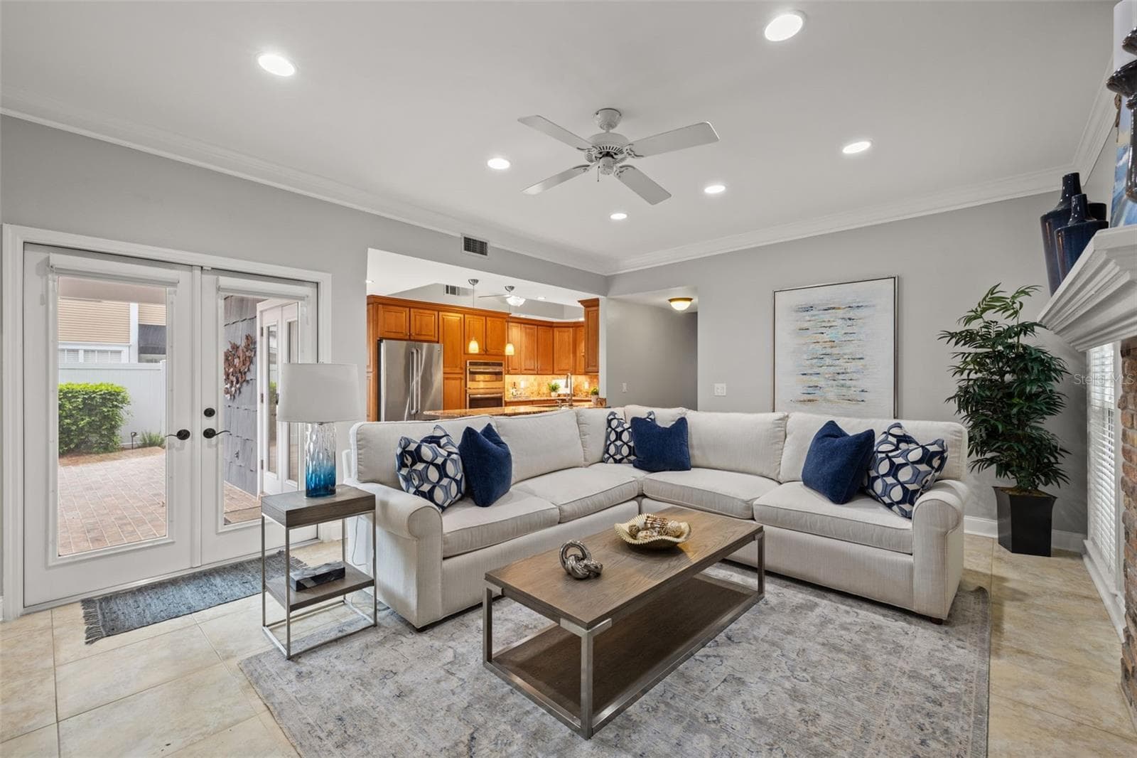 Family room with doors to backyard - 3233 W PARKLAND BLVD, TAMPA