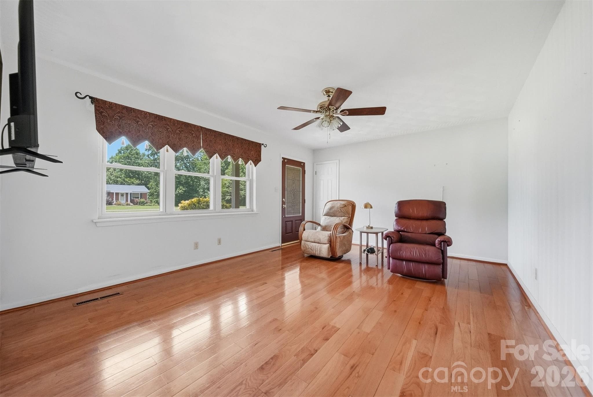 Single Family Residence at 5305 Icard Ridge Road, Hickory, photo 5 of 37