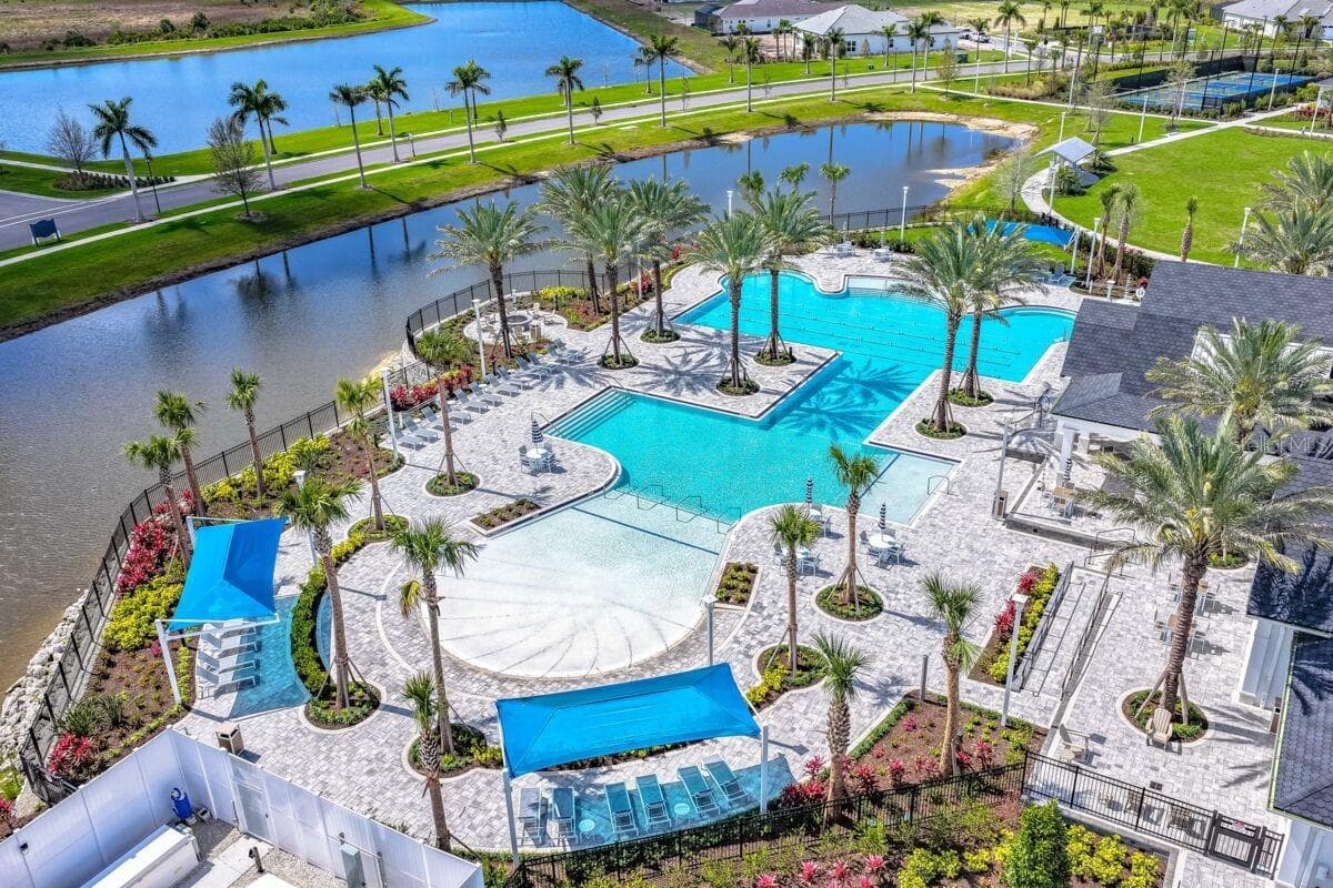 Resort Style Pool - 17524 MACARTHUR LOOP, VENICE