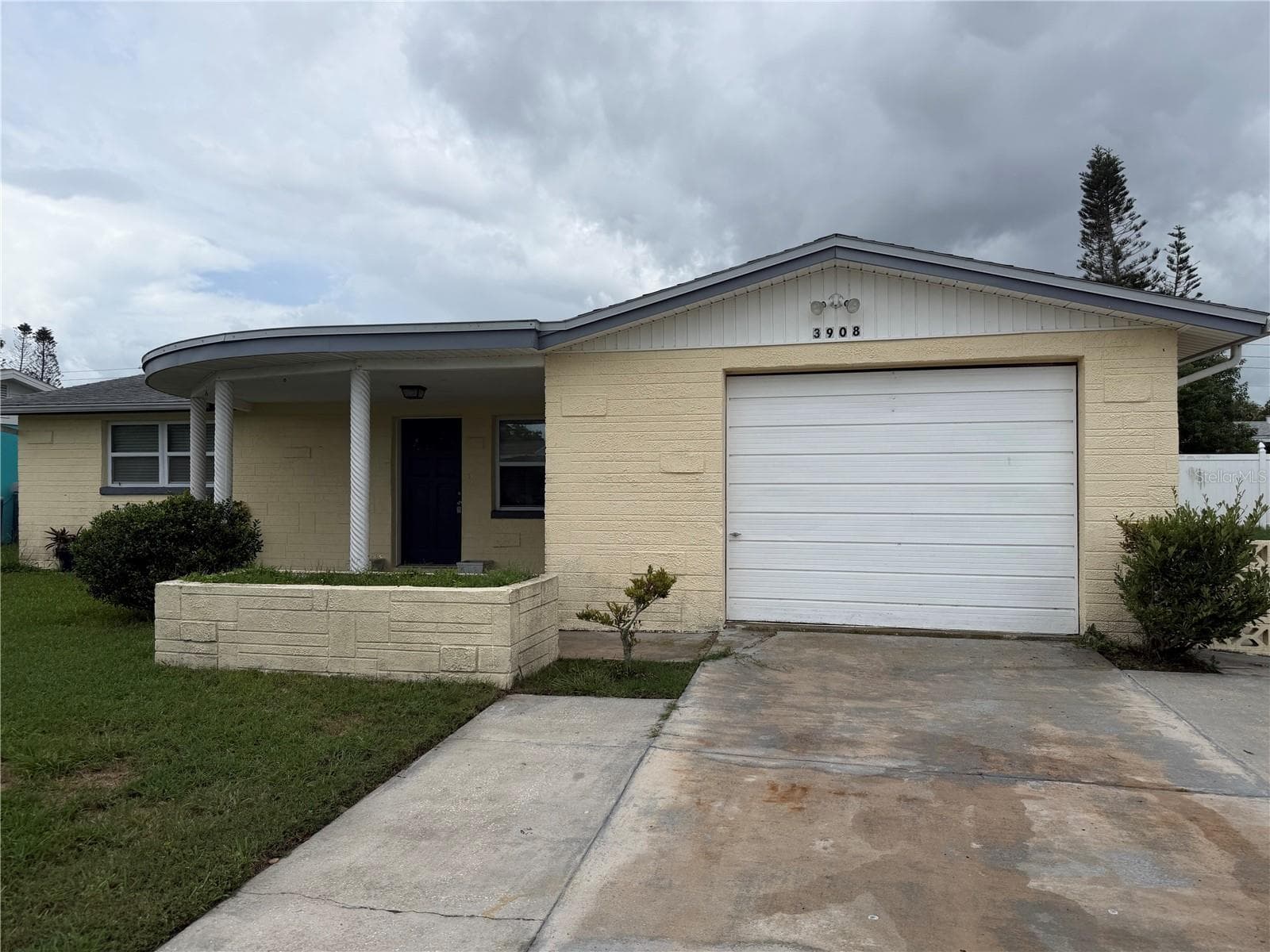 Front Elevation - 3908 BADEN DR, HOLIDAY