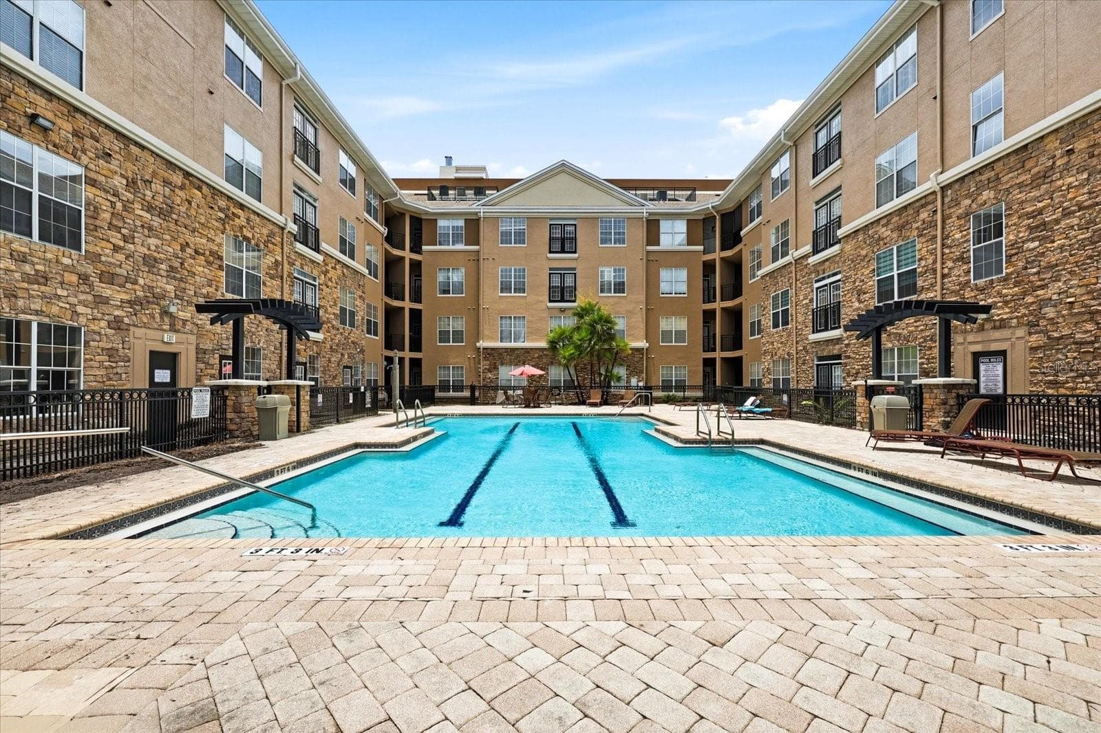 Newly remodeled pool area - 4221 W SPRUCE ST #1419, TAMPA