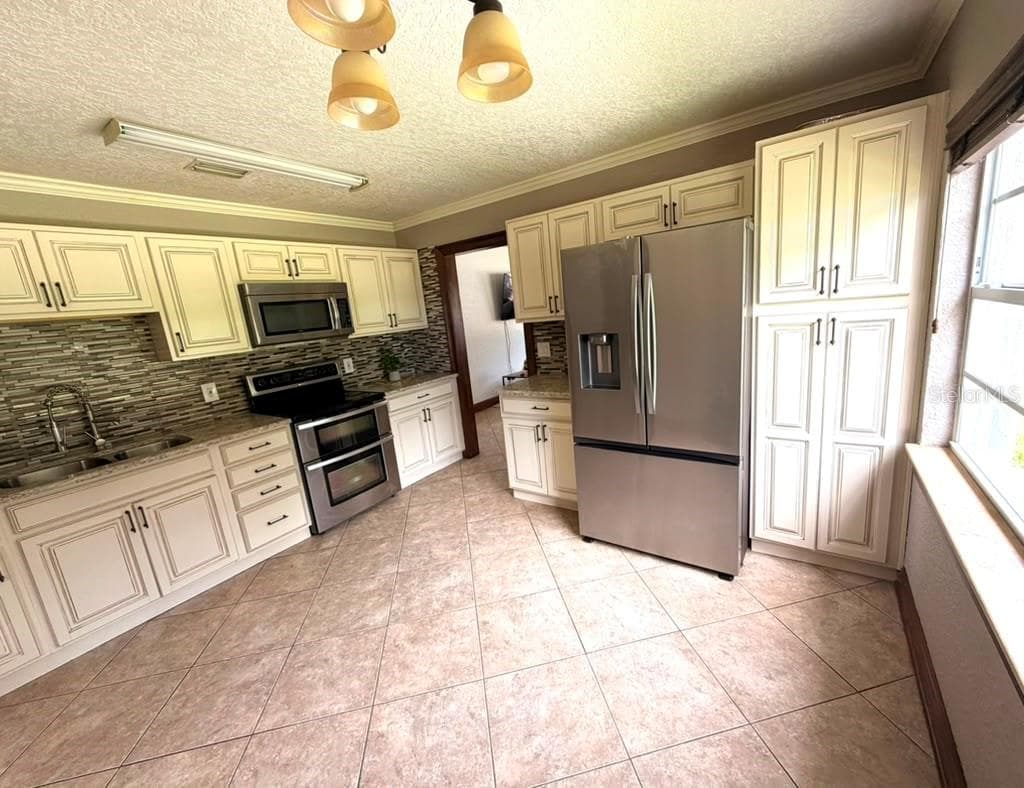 Single Family Residence at 1150 MAGNOLIA DR, ALTAMONTE SPRINGS, photo 6 of 26