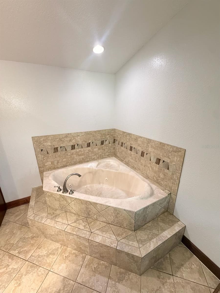 Single Family Residence at 1150 MAGNOLIA DR, ALTAMONTE SPRINGS, photo 13 of 26