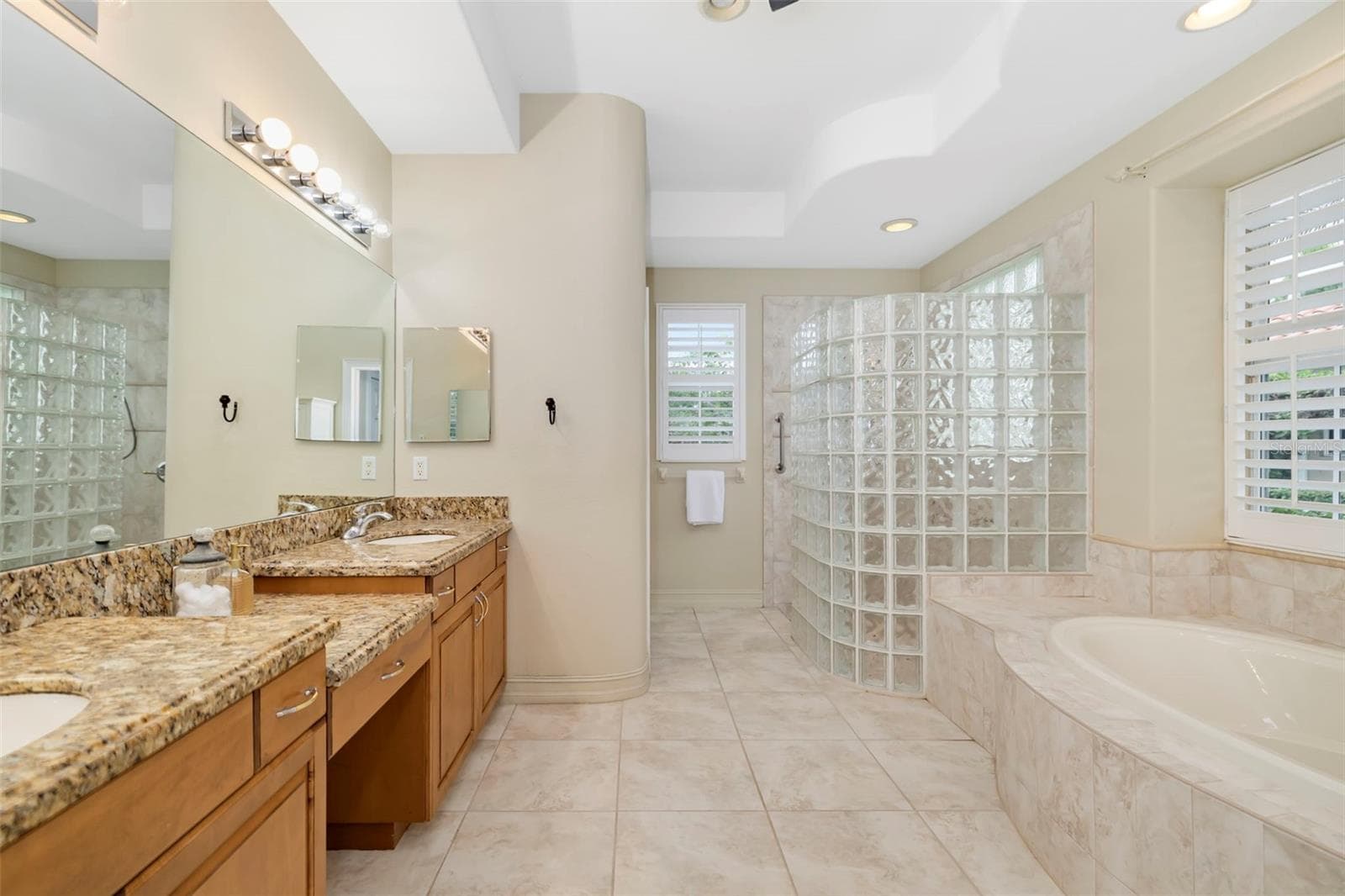 Single Family Residence at 286 PESARO DR, NOKOMIS, photo 33 of 86