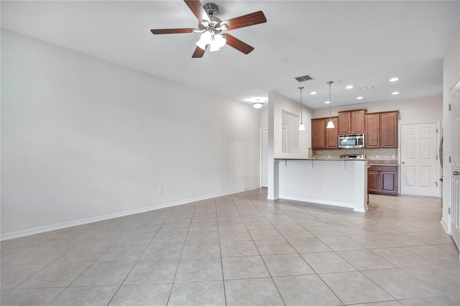 Townhouse at 196 WINDFLOWER WAY, OVIEDO, photo 10 of 33