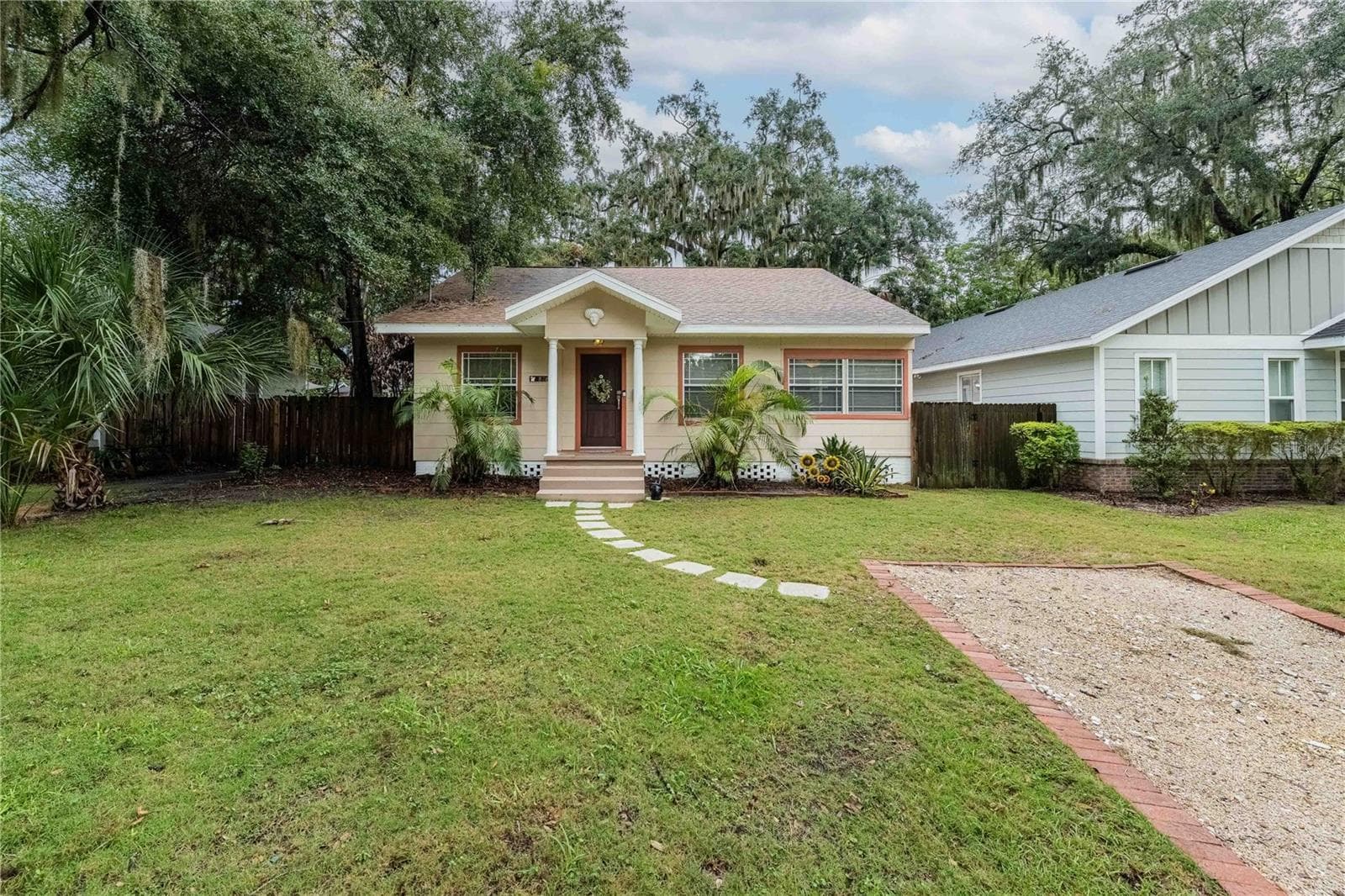Single Family Residence at 828 OSCEOLA ST, LAKELAND, photo 6 of 31