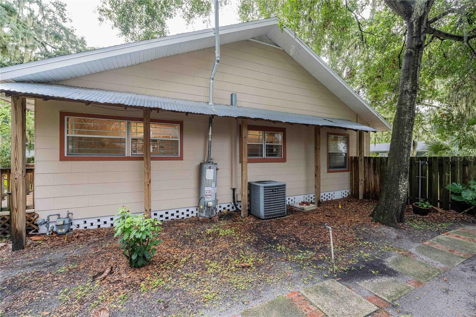 Single Family Residence at 828 OSCEOLA ST, LAKELAND, photo 27 of 31