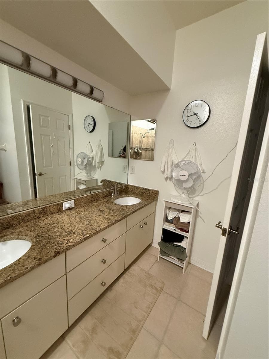 Single Family Residence at 3201 SUMMER CRUISE DR, VALRICO, photo 17 of 18