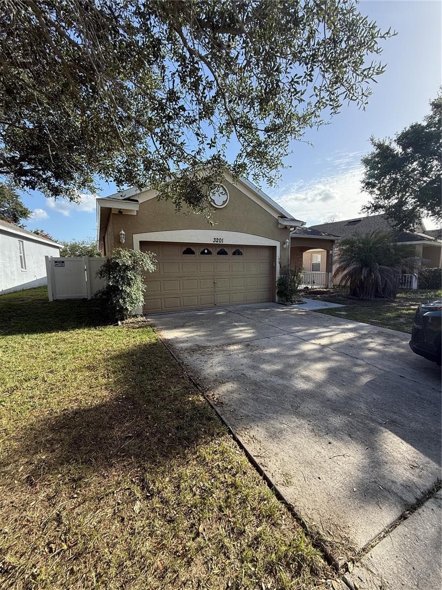 Single Family Residence at 3201 SUMMER CRUISE DR, VALRICO, photo 2 of 18