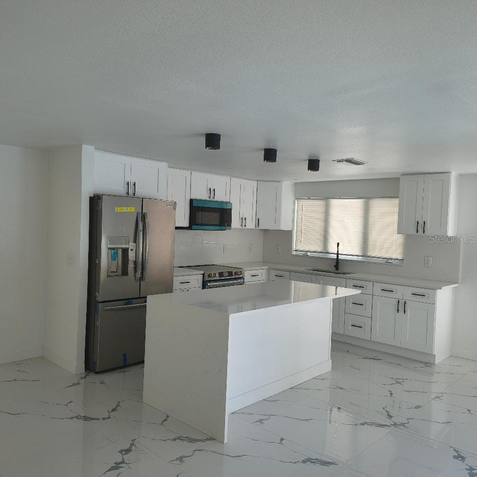 Single Family Residence at 7019 FOUNTAIN AVE, TAMPA, photo 2 of 25