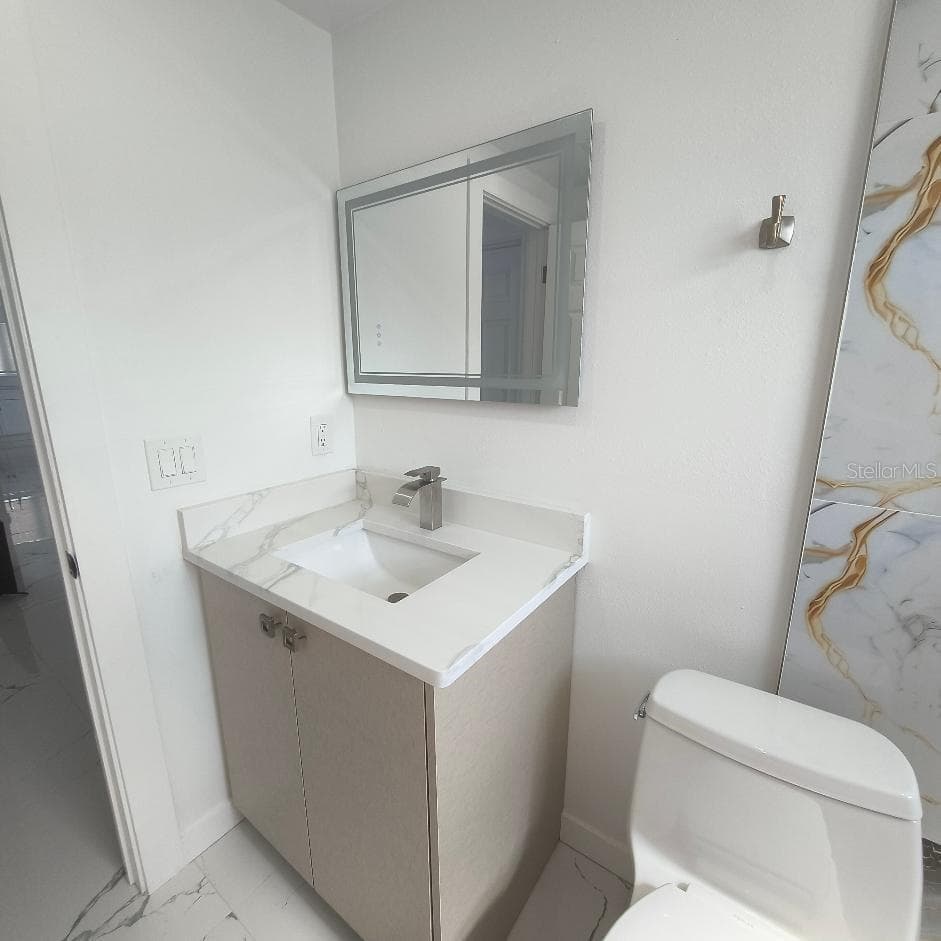Single Family Residence at 7019 FOUNTAIN AVE, TAMPA, photo 6 of 25