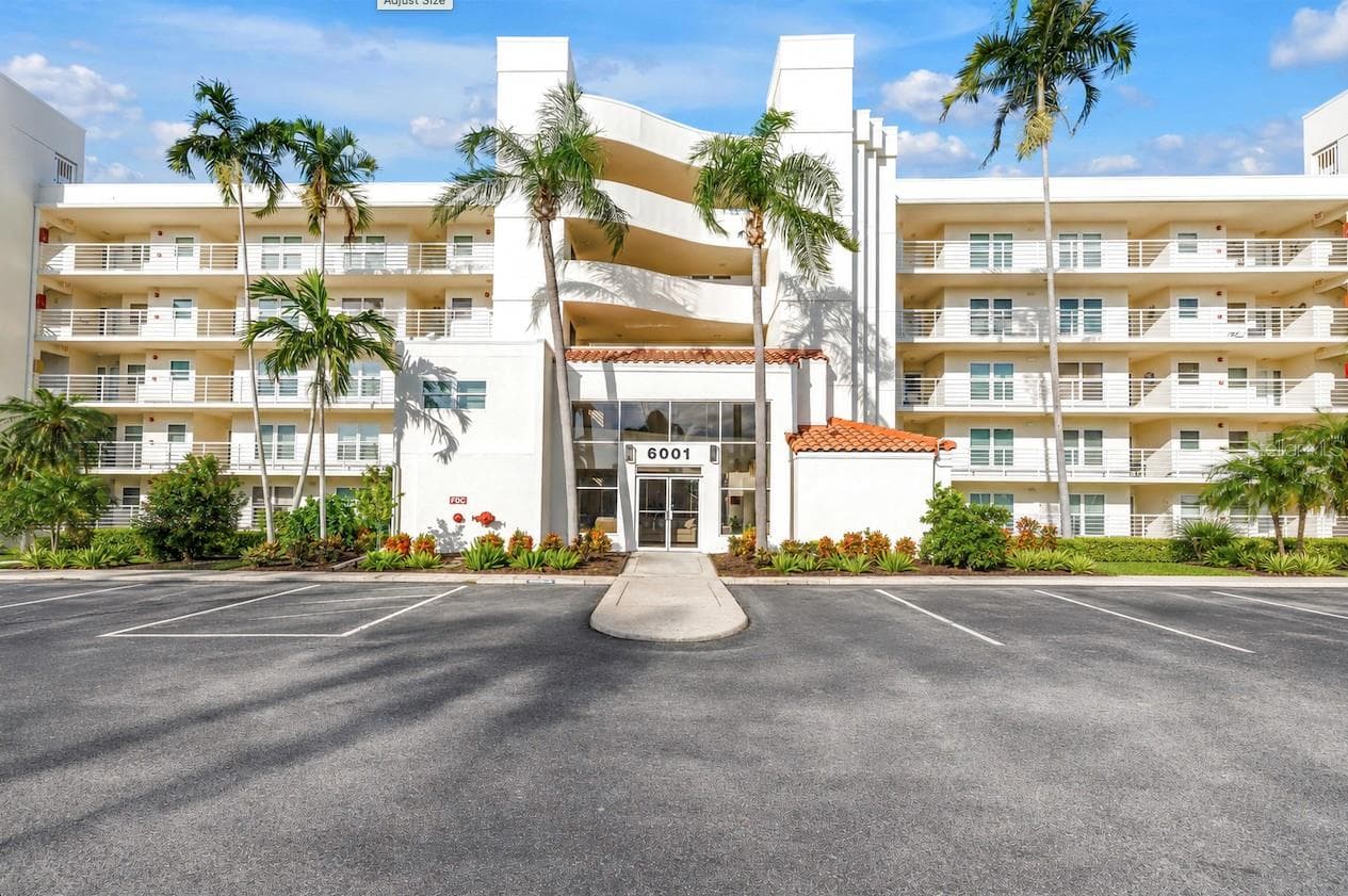 Condominium at 6001 BAHIA DEL MAR CIR #428, ST PETERSBURG, photo 2 of 37