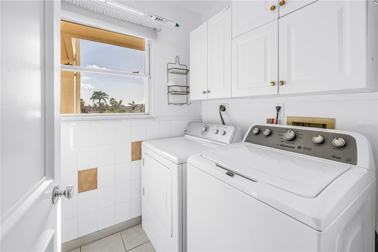 Laundry Room located behind kitchen - 6001 BAHIA DEL MAR CIR #428, ST PETERSBURG