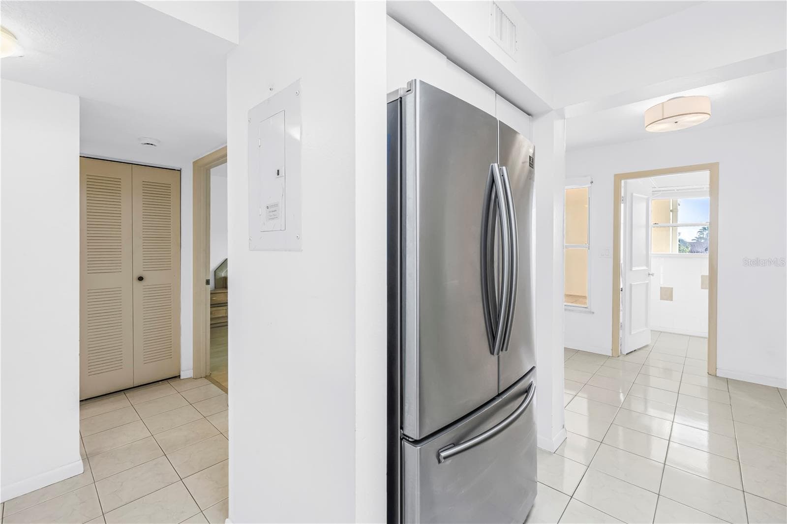 Kitchen Range / Counter space - 6001 BAHIA DEL MAR CIR #428, ST PETERSBURG