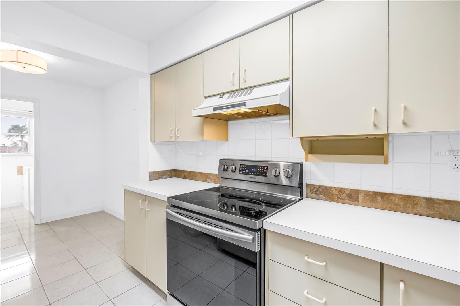 Kitchen Range / Counter space - 6001 BAHIA DEL MAR CIR #428, ST PETERSBURG