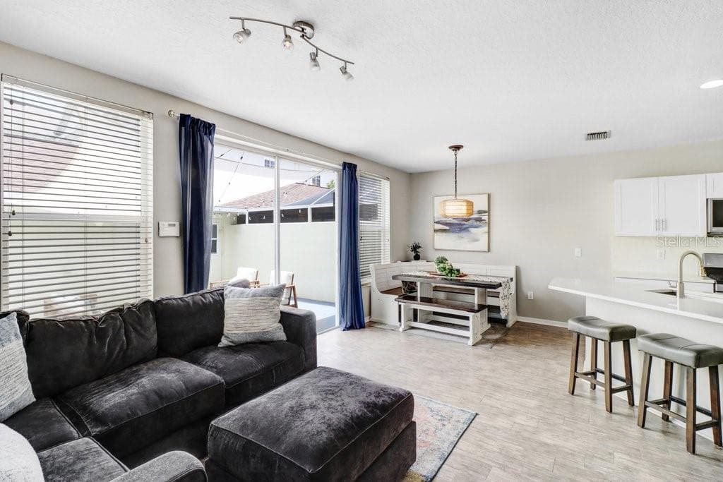 Great Room - 9915 NEW PARKE RD, TAMPA
