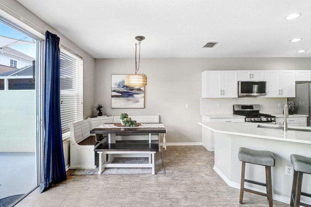 Dinette - 9915 NEW PARKE RD, TAMPA