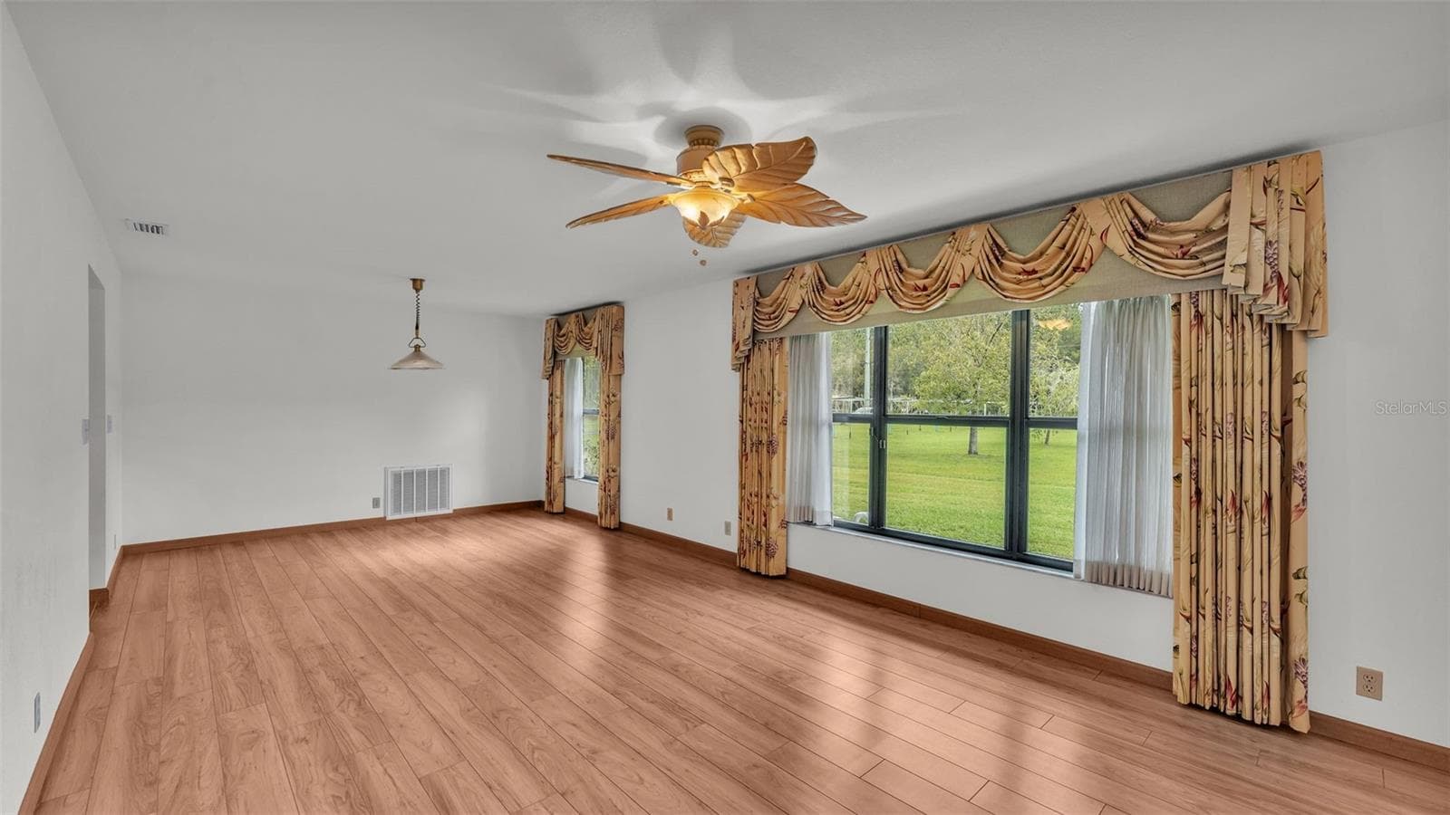 Dining / Living Room - 9240 MOORE RD, LAKELAND