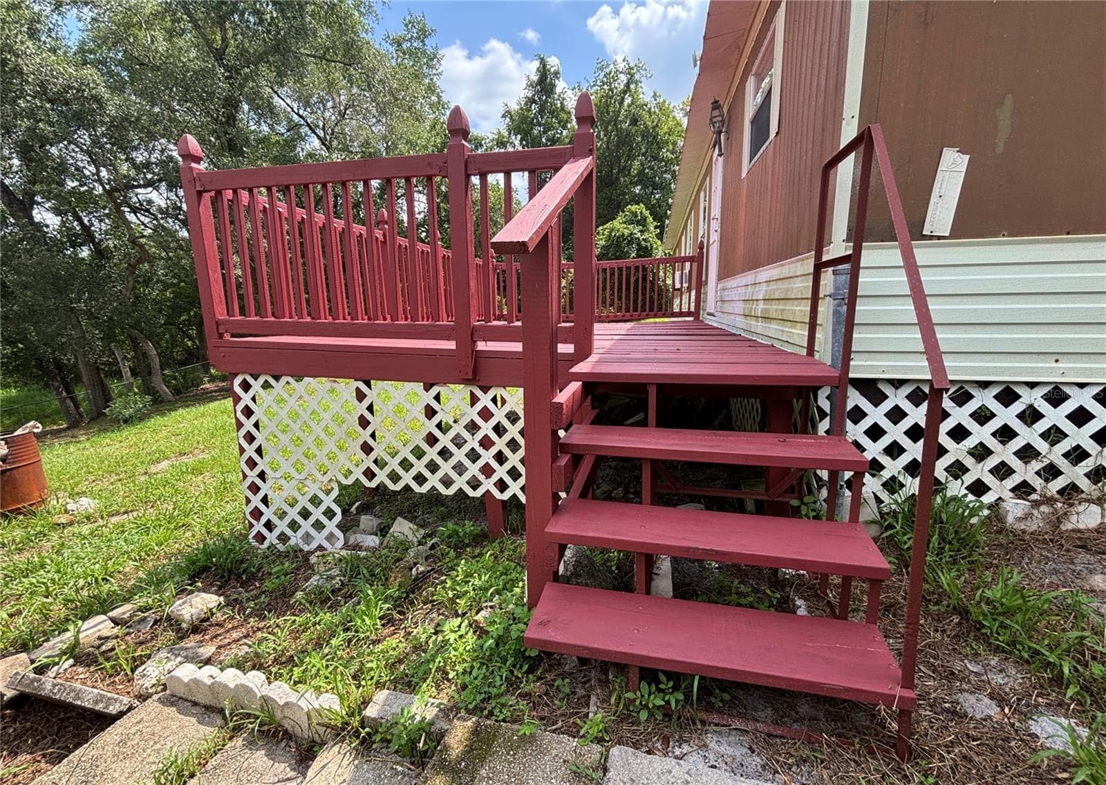 Balcony Steps - 18225 SE 22ND PL, SILVER SPRINGS