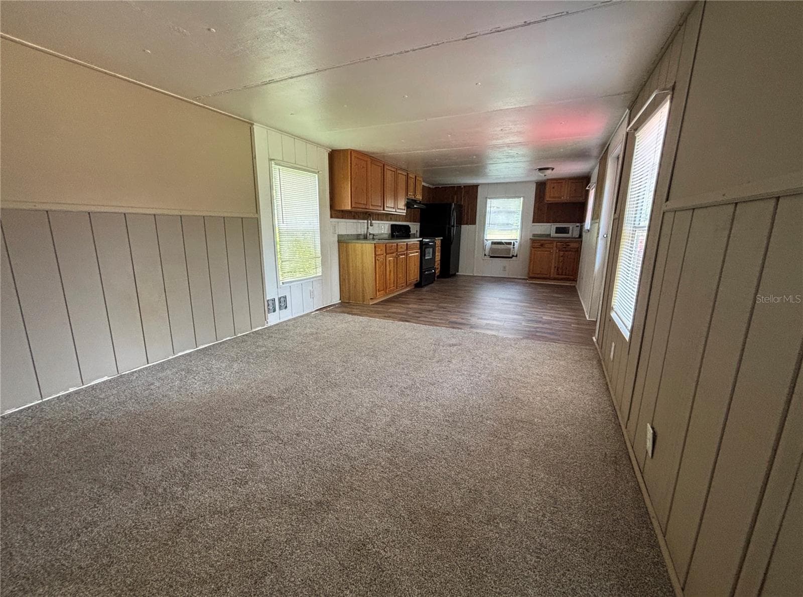Living room / Kitchen - 18225 SE 22ND PL, SILVER SPRINGS