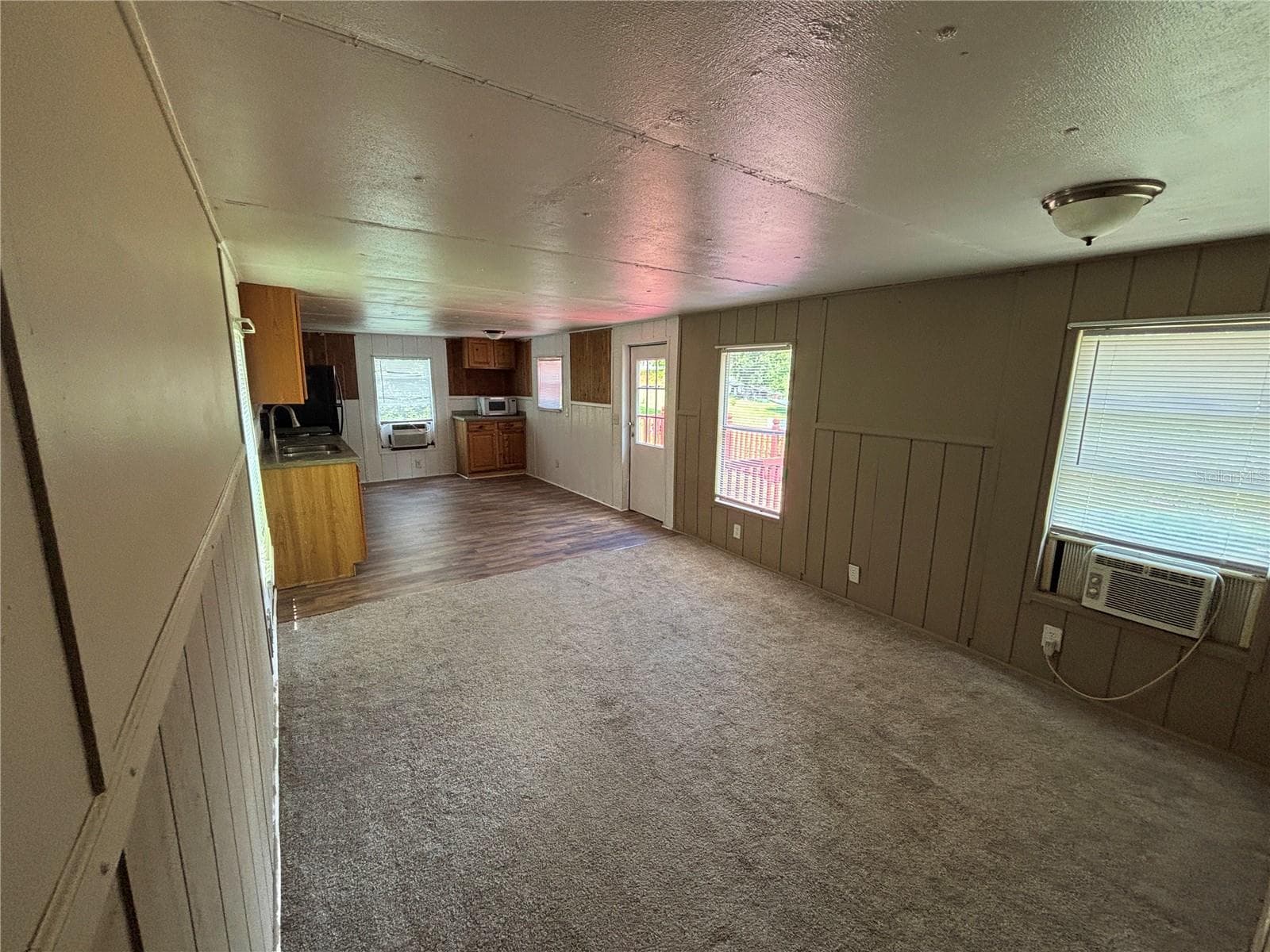 Living room / Kitchen - 18225 SE 22ND PL, SILVER SPRINGS
