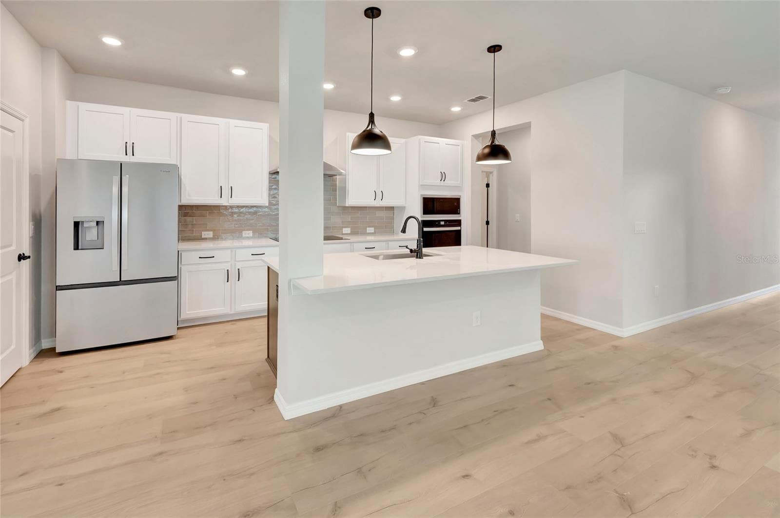 Kitchen - 630 KINGSWOOD CT, BRADENTON