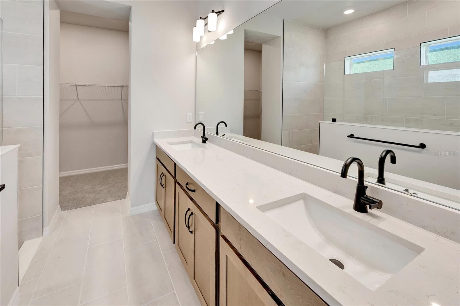 Owner's Bath - 630 KINGSWOOD CT, BRADENTON