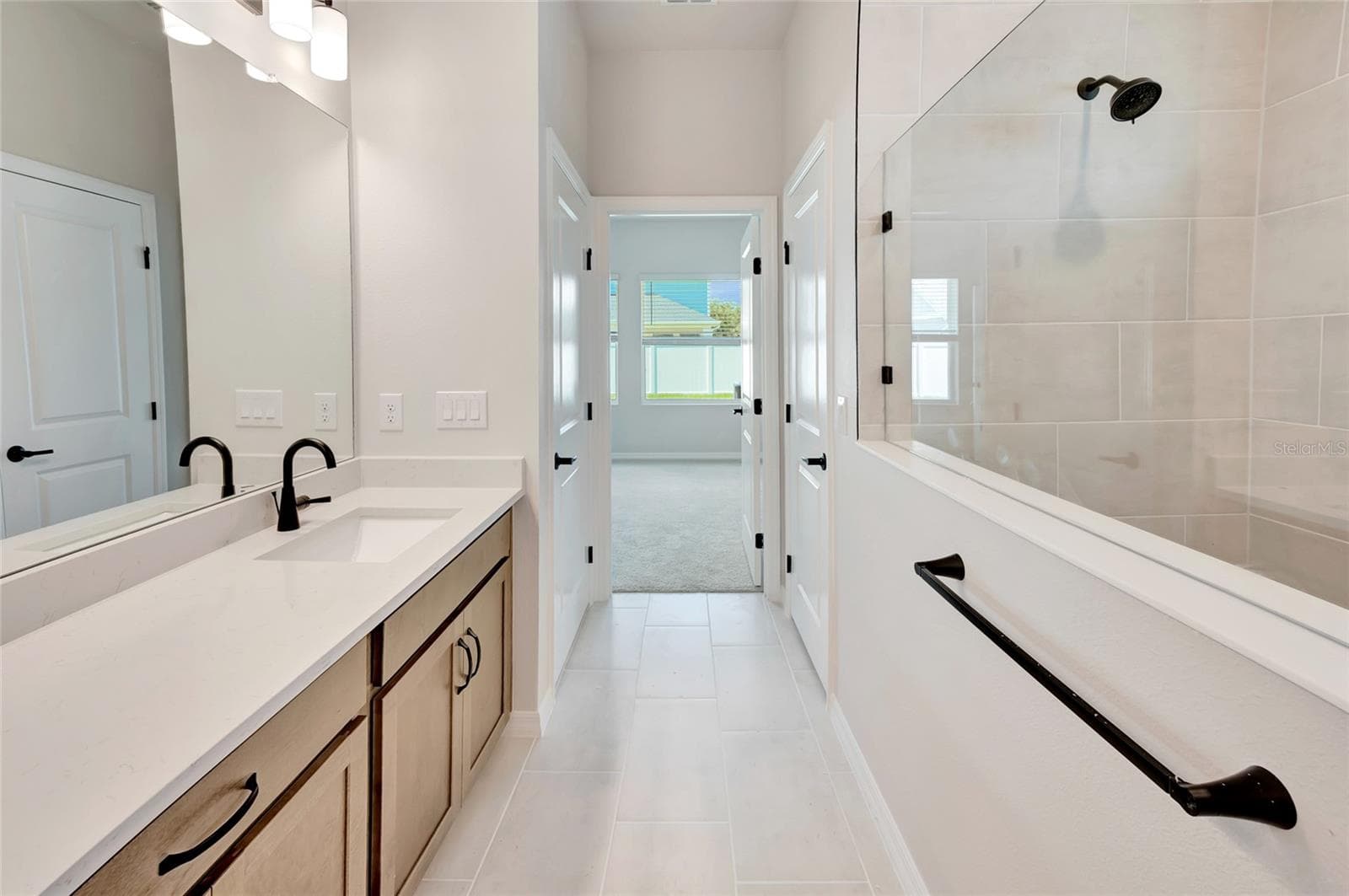 Owner's Bath - 630 KINGSWOOD CT, BRADENTON