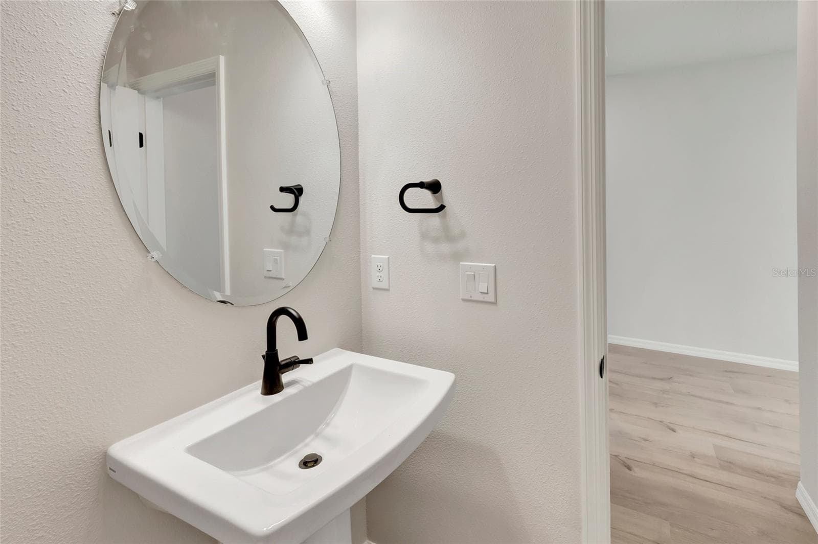 Powder Bath - 630 KINGSWOOD CT, BRADENTON