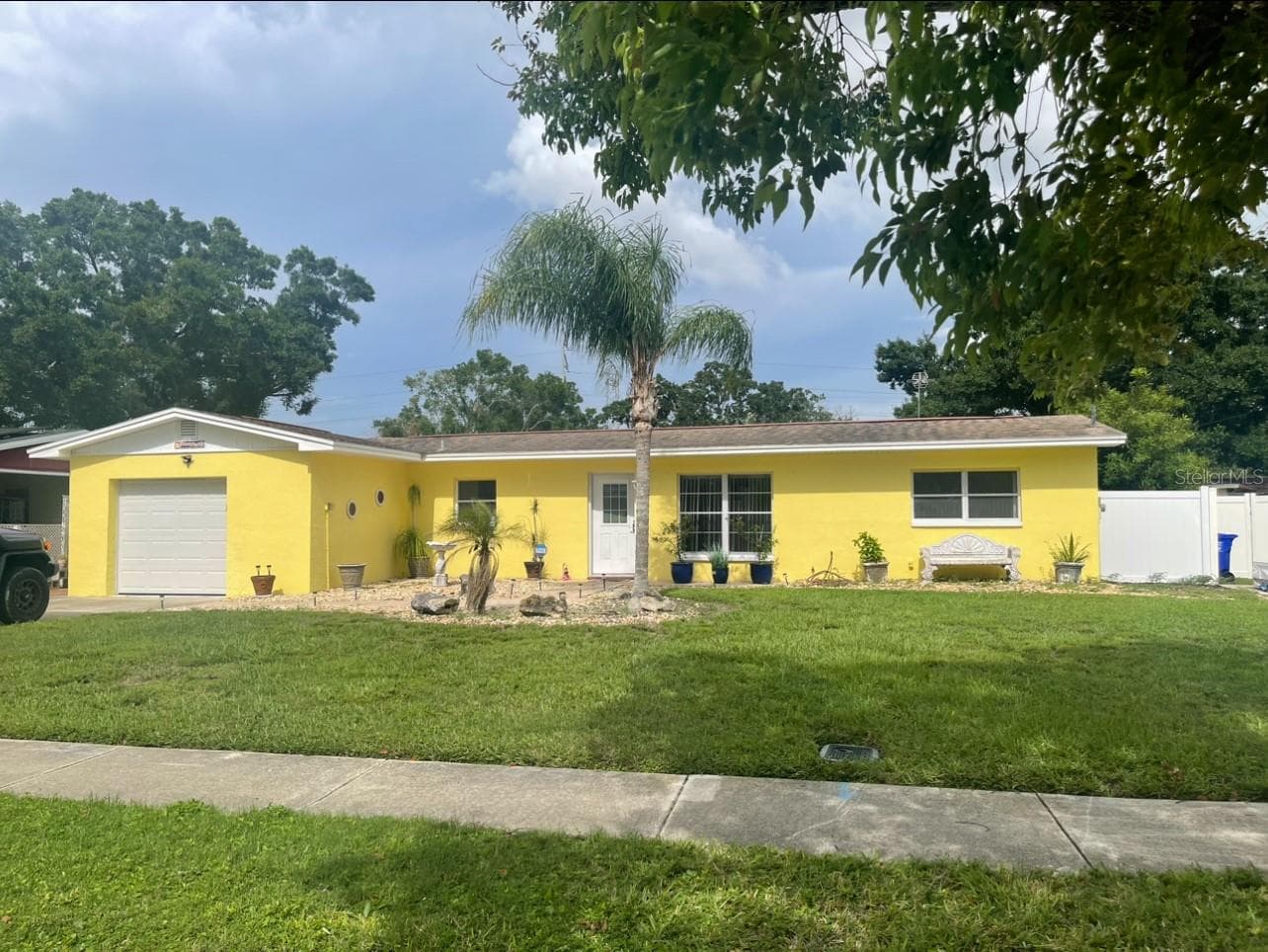 331 SHORE DR E