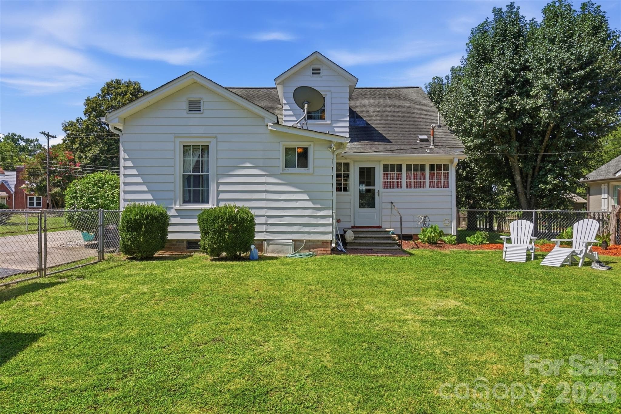 Single Family Residence at 117 Marion Street, Clover, photo 5 of 38