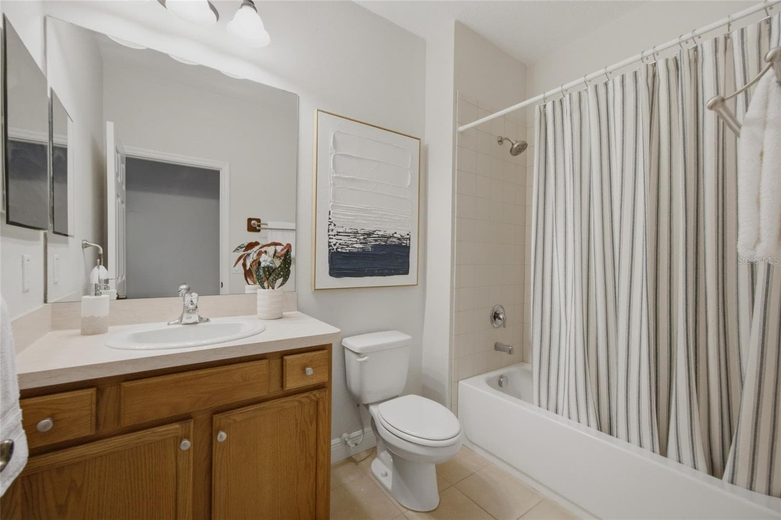 Second floor hallway bath - 485 HARBOR RIDGE DR, PALM HARBOR