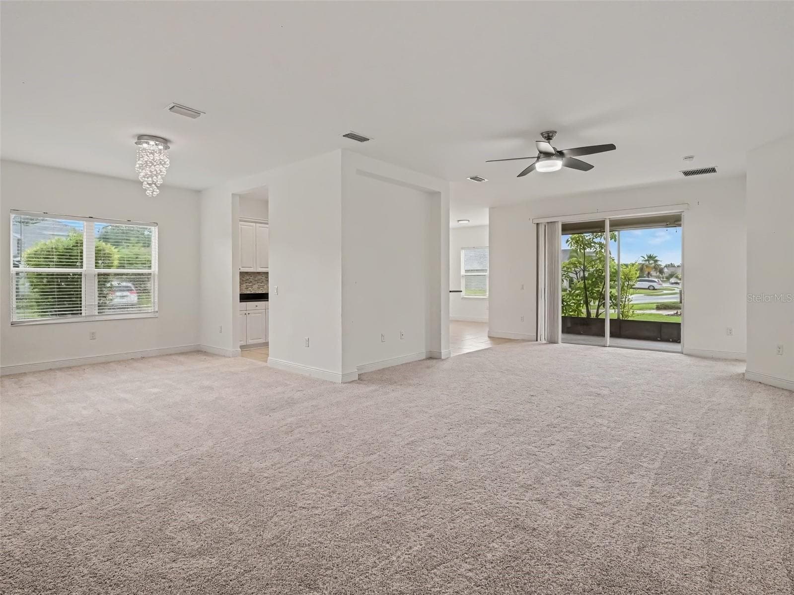 Single Family Residence at 7521 RIDGELAKE CIR, BRADENTON, photo 3 of 29