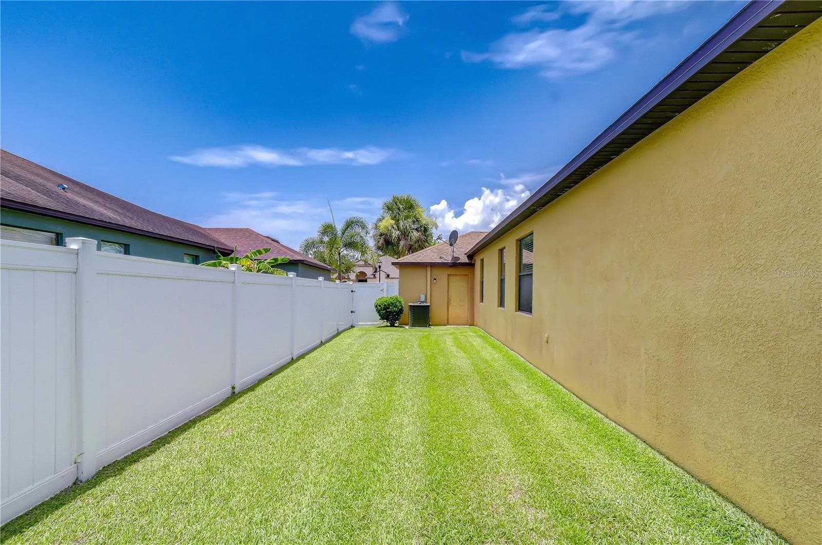 Single Family Residence at 8443 WHITE POPLAR DR, RIVERVIEW, photo 76 of 105