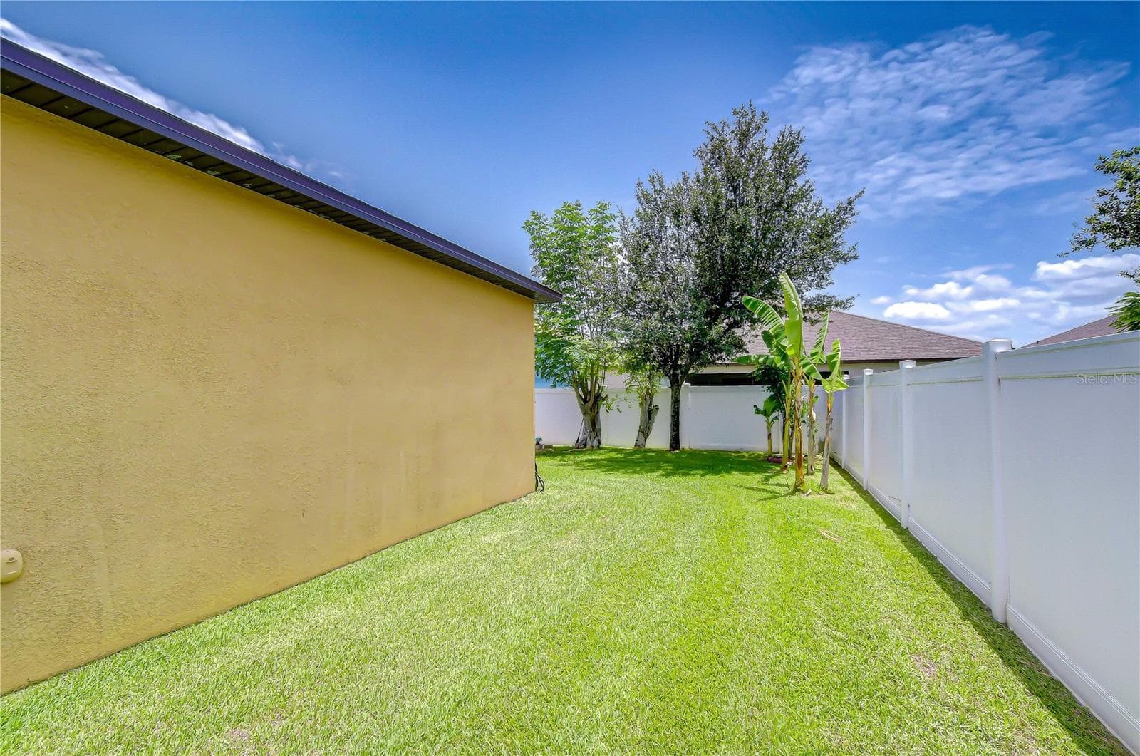 Single Family Residence at 8443 WHITE POPLAR DR, RIVERVIEW, photo 77 of 105