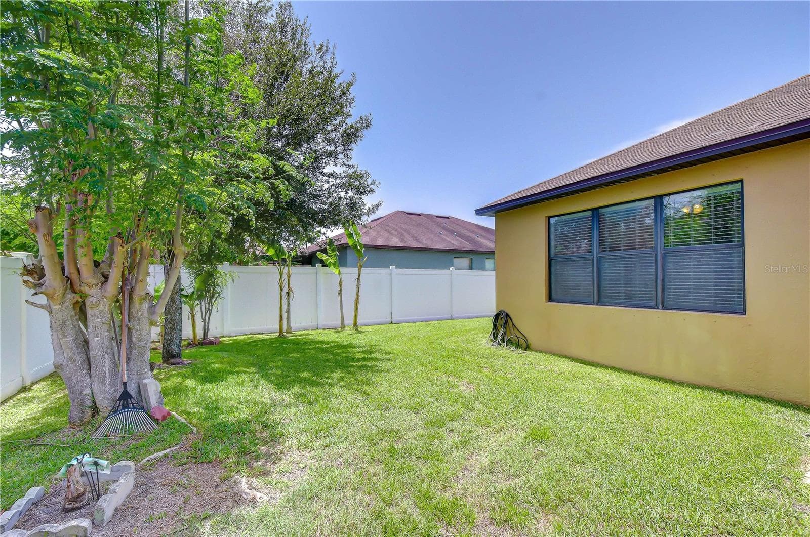 Single Family Residence at 8443 WHITE POPLAR DR, RIVERVIEW, photo 7 of 105