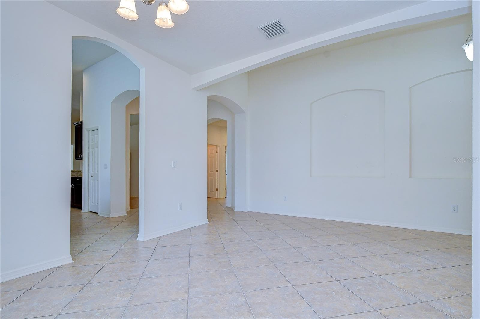 Single Family Residence at 8443 WHITE POPLAR DR, RIVERVIEW, photo 32 of 105