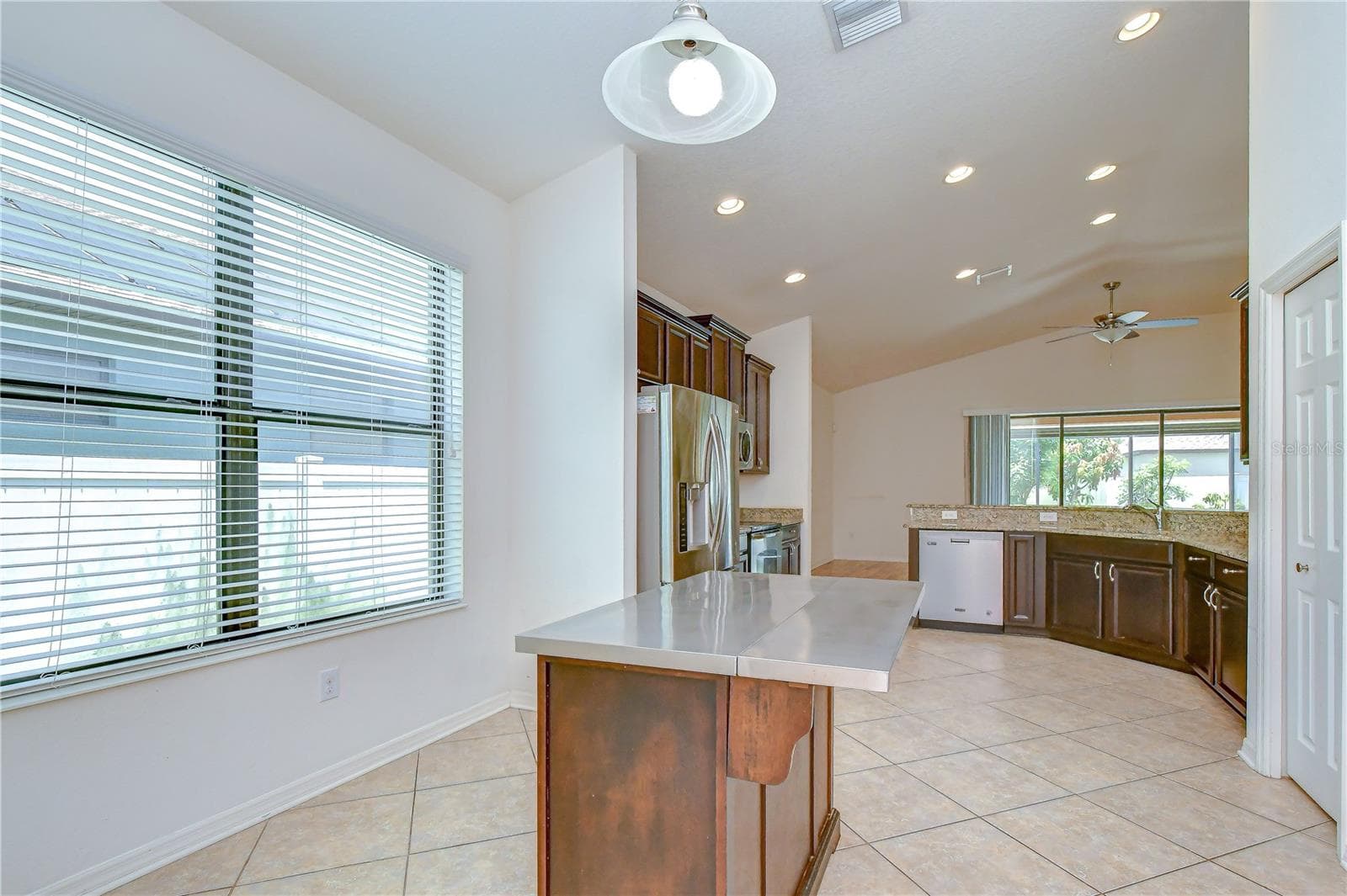 Single Family Residence at 8443 WHITE POPLAR DR, RIVERVIEW, photo 33 of 105