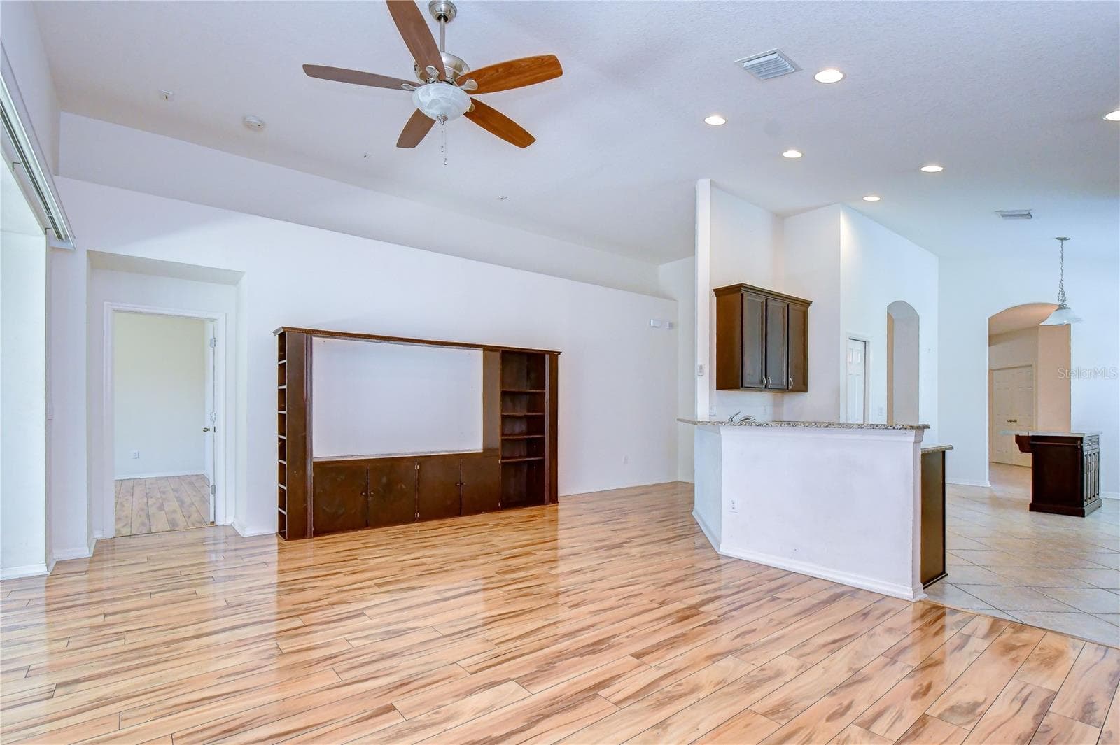 Single Family Residence at 8443 WHITE POPLAR DR, RIVERVIEW, photo 45 of 105