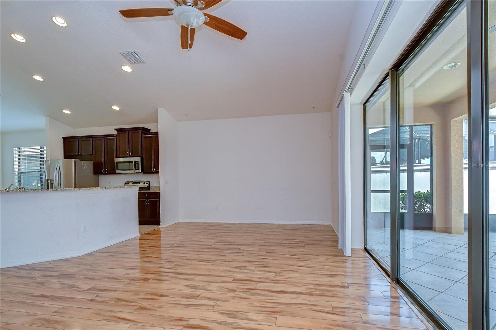 Single Family Residence at 8443 WHITE POPLAR DR, RIVERVIEW, photo 48 of 105