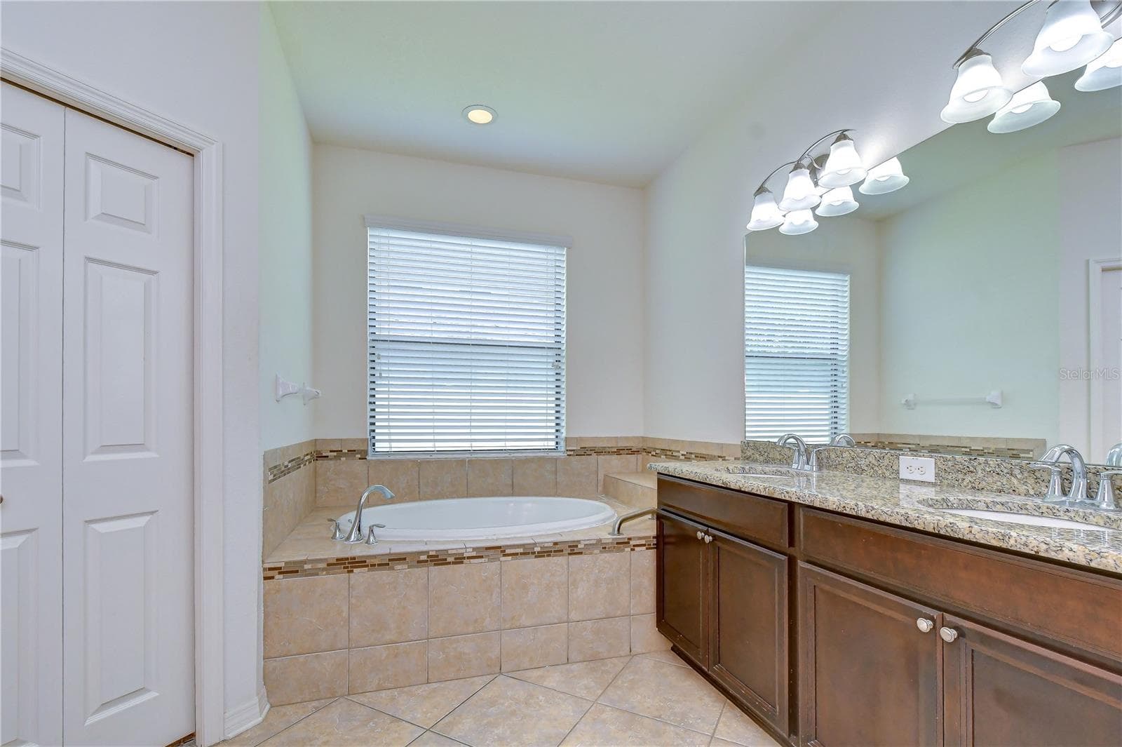 Single Family Residence at 8443 WHITE POPLAR DR, RIVERVIEW, photo 55 of 105