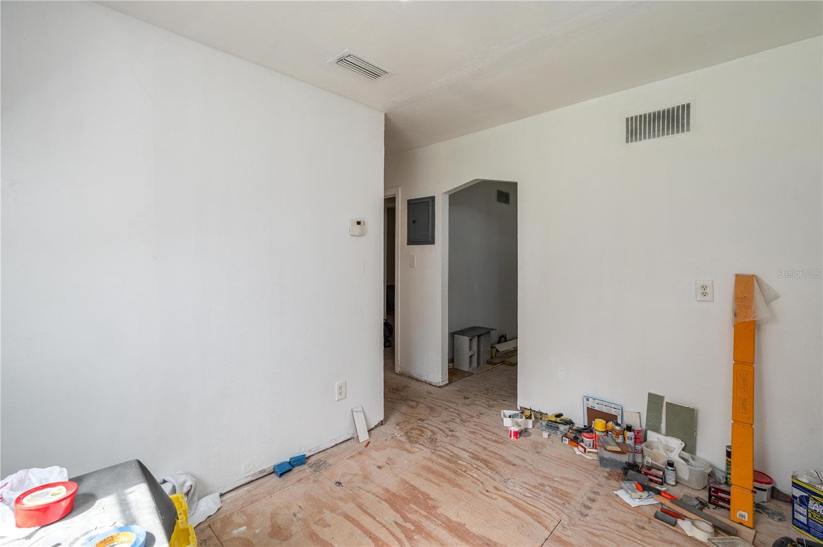 Single Family Residence at 3905 N CLEARFIELD AVE, TAMPA, photo 15 of 28