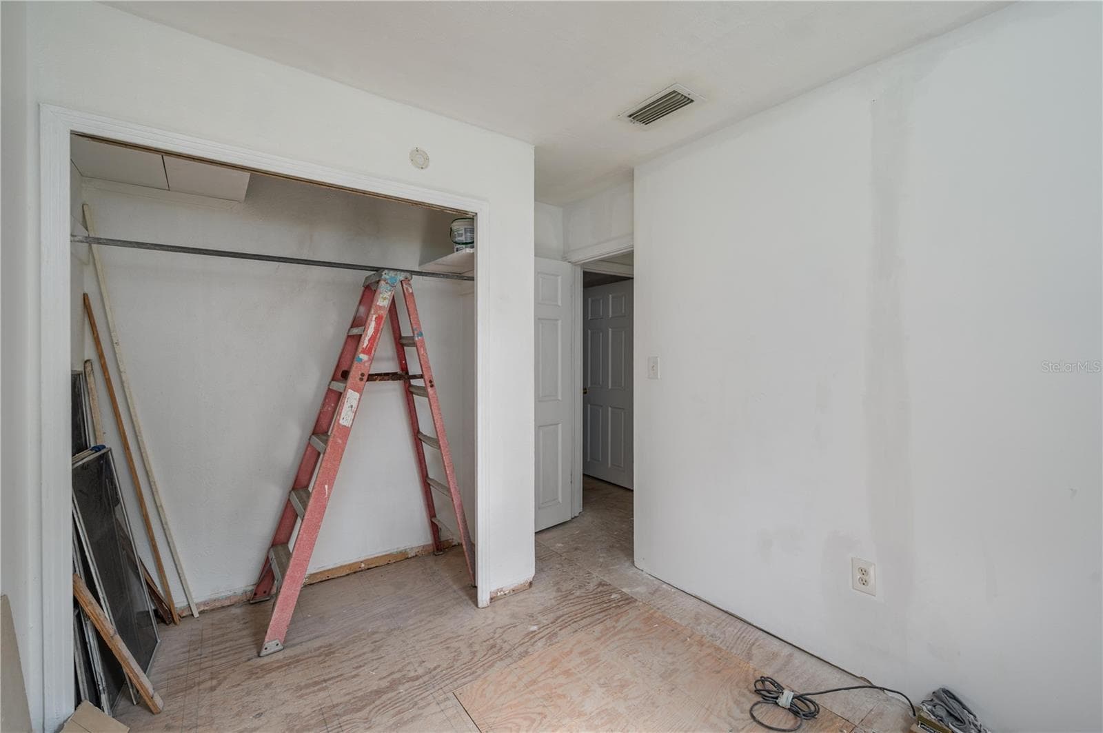 Single Family Residence at 3905 N CLEARFIELD AVE, TAMPA, photo 20 of 28
